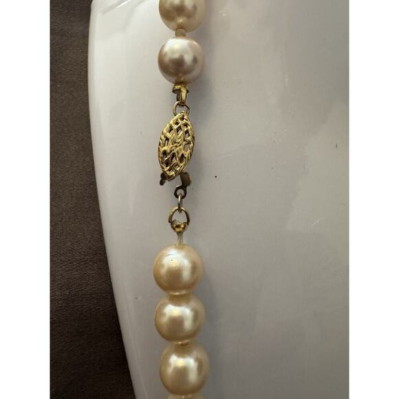 -NECKLACE Faux Pearls Creamy Color 19” Long Very Pretty - Picture 15 of 15